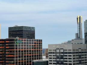 Quiet CBD 3b2b apartment + free parking